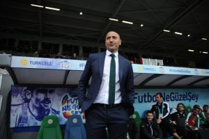 Bursaspor'da ağır yenilgilerin faturası futbolculara kesiliyor