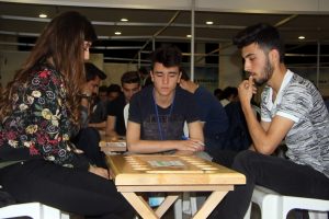 Bursa'da y&uuml;zlerce gen&ccedil; aynı anda Mangala oynadı