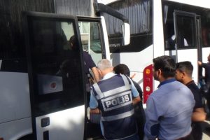 FET&Ouml;'n&uuml;n 'mahrem imamları'na operasyon: 16 g&ouml;zaltı