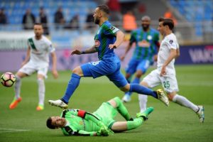 Bursaspor'un &ouml;nlenemez d&uuml;ş&uuml;ş&uuml; s&uuml;r&uuml;yor