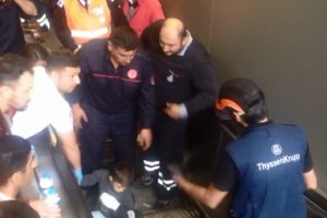 Metro durağında y&uuml;rekleri ağızlara getiren olay