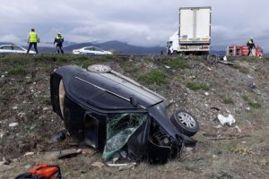Erzincan'da trafik kazası: 2 &ouml;l&uuml;, 3 yaralı