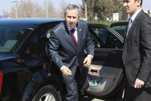 Arın&ccedil; cenazeye katılmadı, sebebini a&ccedil;ıkladı