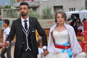 M&uuml;sl&uuml;man olan Ukraynalı geline T&uuml;rk d&uuml;ğ&uuml;n&uuml;