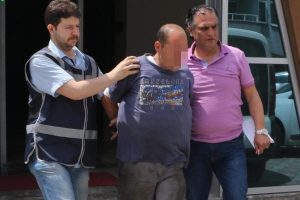 Arkadaşını k&uuml;f&uuml;r ettiği i&ccedil;in &ouml;ld&uuml;resiye d&ouml;vm&uuml;ş