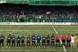 Sakaryaspor 4 attı, finale &ccedil;ıktı