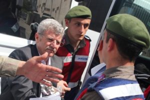 Bursa'daki FET&Ouml; davasında Faruk &Ouml;zt&uuml;rk serbest bırakıldı