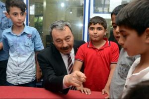 Emniyet M&uuml;d&uuml;r&uuml; Ak'tan kahvehanede uyuşturucu uyarısı