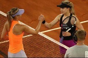 Bouchard, eleştirdiği Sharapova'yı yendi