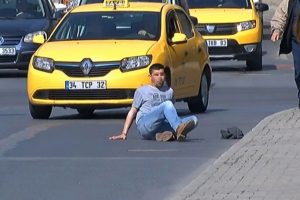 Bonzai i&ccedil;en gencin hali y&uuml;rekleri burktu