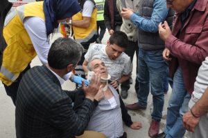 Bursa'da &ccedil;arptığı adamın başından ayrılmadı