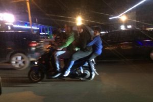 Bursa'da motosiklete 5 kişi bindi!
