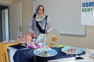 Bursa'da evsel atıklar sanat eserine d&ouml;n&uuml;ş&uuml;yor
