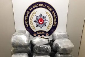 Polisten ka&ccedil;an otomobilden 173 kilo esrar &ccedil;ıktı