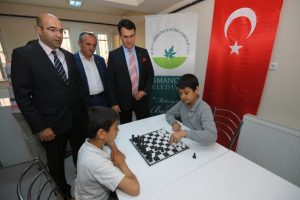 Bursa'da satran&ccedil; kursuna katılan &ouml;ğrencilere sertifika