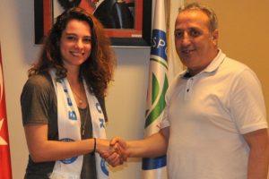 Bursa Nil&uuml;fer Belediyespor'da kaptan yuvada kaldı