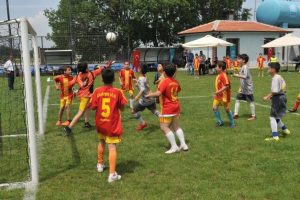 Bursa'da Nil&uuml;fer Spor Şenlikleri'nde kupa sevinci