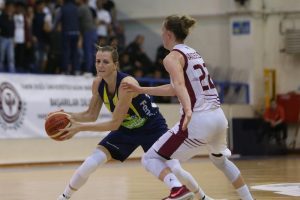 Yakın Doğu şampiyonluğa g&ouml;z kırptı