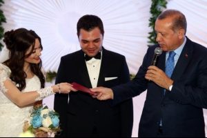 Veysi Kaynak'ın oğlu d&uuml;nya evine girdi
