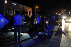 Bursa'da feci kaza! Yolun karşısına ge&ccedil;mek isterken...