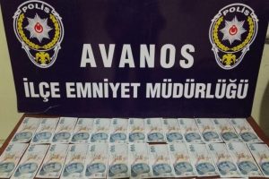 Sahte 3 bin y&uuml;z lira ile yakalandılar