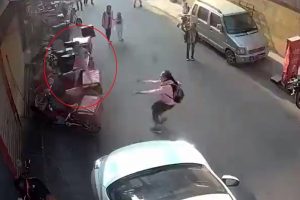 K&uuml;&ccedil;&uuml;k &ccedil;ocuk 3. kattan b&ouml;yle d&uuml;şt&uuml;