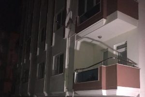 'İrşad imamı' polisten ka&ccedil;arken balkondan d&uuml;ş&uuml;p &ouml;ld&uuml;