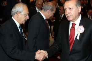 Kılı&ccedil;daroğlu ve Erdoğan b&ouml;yle tokalaştı