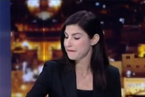 Spiker ekranda son kez ağlayarak haber sundu