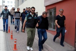 Uyuşturucu taciri 3 ş&uuml;pheli adliyede