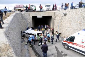 Malkara'da minib&uuml;s k&ouml;pr&uuml;den u&ccedil;tu: 1 &ouml;l&uuml;, 1 yaralı