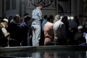 Bursa'da Berat Kandili'nde camiler doldu taştı