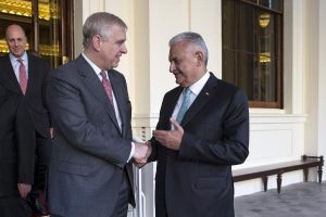 Başbakan Yıldırım, York D&uuml;k&uuml; Prens Andrew ile g&ouml;r&uuml;şt&uuml;