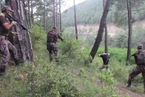 &Ouml;zel harekat polisinden film gibi ter&ouml;r tatbikatı