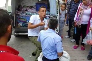 Mahallelinin baskısı seyyar satıcıyı zabıtadan kurtardı