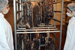 Kapanan tesisi aldı şimdi tereciye tere satıyor