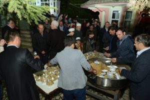 Bursa'daki helva geleneği Edebey ve Hasanpaşa'da devam etti