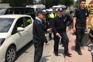 Trafikte tartıştığı hamile kadını vurdu