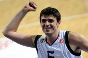Mirsad T&uuml;rkcan'a b&uuml;y&uuml;k onur