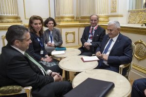 Yıldırım, Almanya Dışişleri Bakanı Gabriel ile bir araya geldi