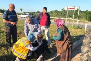 Otomobil ile trakt&ouml;r &ccedil;arpıştı: 4 yaralı