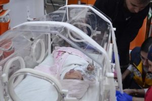Manisa'da yeni doğan bebeği poşete koyup sokağa bıraktılar
