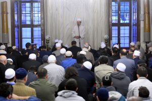 G&ouml;rmez Bursa'da sabah namazını kıldırdı