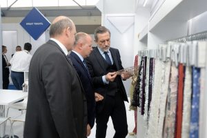 Bursa'ya gelen yabancı alıcılar ilk siparişlerini verdi
