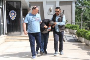 Bursa'da gece &ccedil;alışan motosikletli kapka&ccedil;&ccedil;ı g&uuml;nd&uuml;z yakalandı
