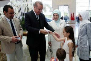 Erdoğan, Bana ve ailesine kimliklerini verdi