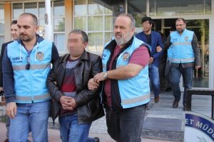 Oto hırsızlığı &ccedil;ekesi &ccedil;&ouml;kertildi: 6 g&ouml;zaltı