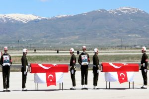 Tend&uuml;rek şehitleri i&ccedil;in t&ouml;ren d&uuml;zenlendi