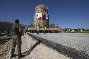 Tarihi Zeynel Bey T&uuml;rbesi taşındı
