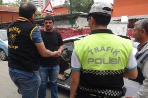 Bursa polisinden okul &ccedil;evresinde huzur operasyonu